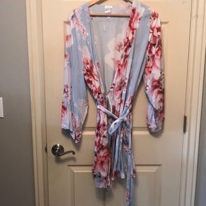 Plum Pretty Sugar robe in size medium